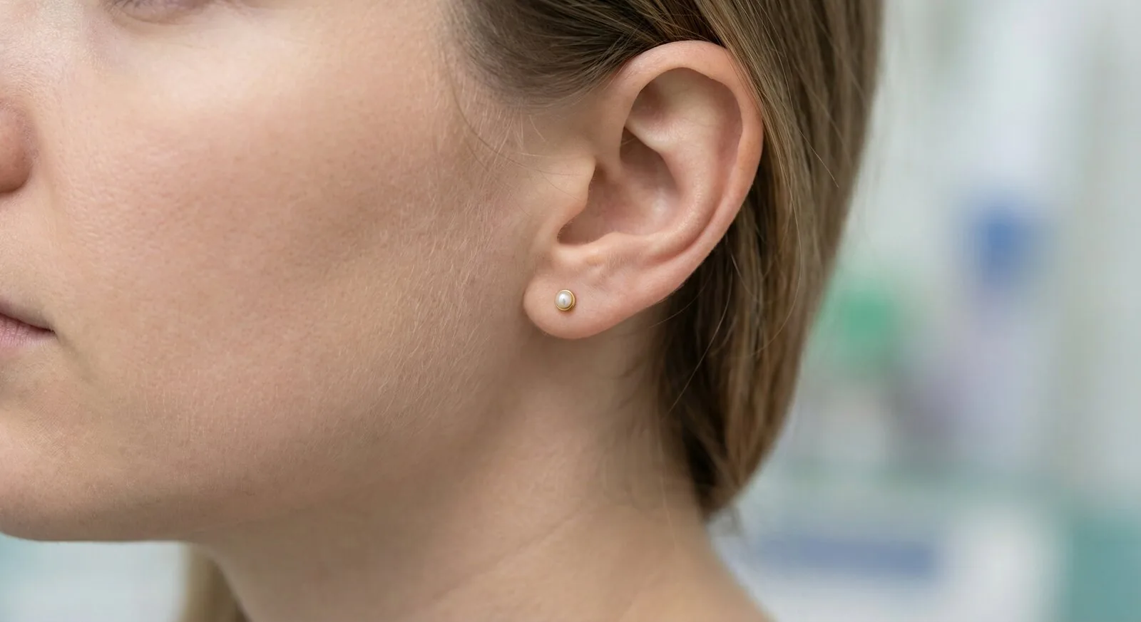 Região ao redor da orelha onde ficam incisões do lifting facial
