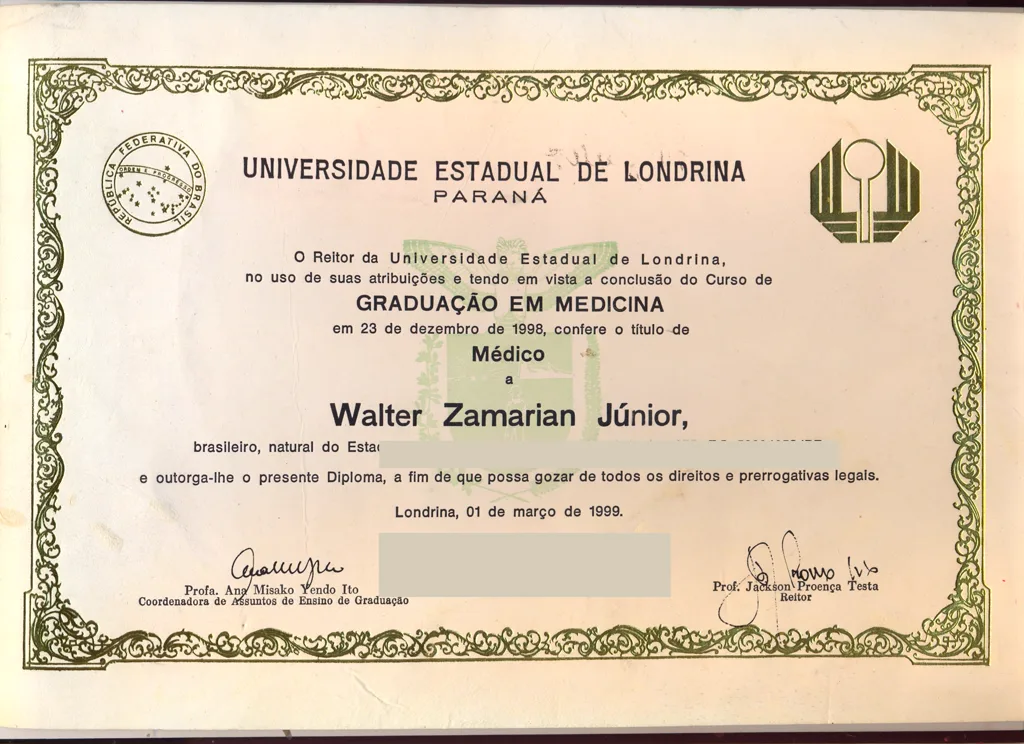 Diploma de graduação em Medicina do Dr. Walter Zamarian Junior pela Universidade Estadual de Londrina, 1999, com dados pessoais ocultados
